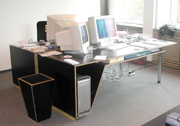 Schreibtisch // Multiplex, schwarz beschichtet